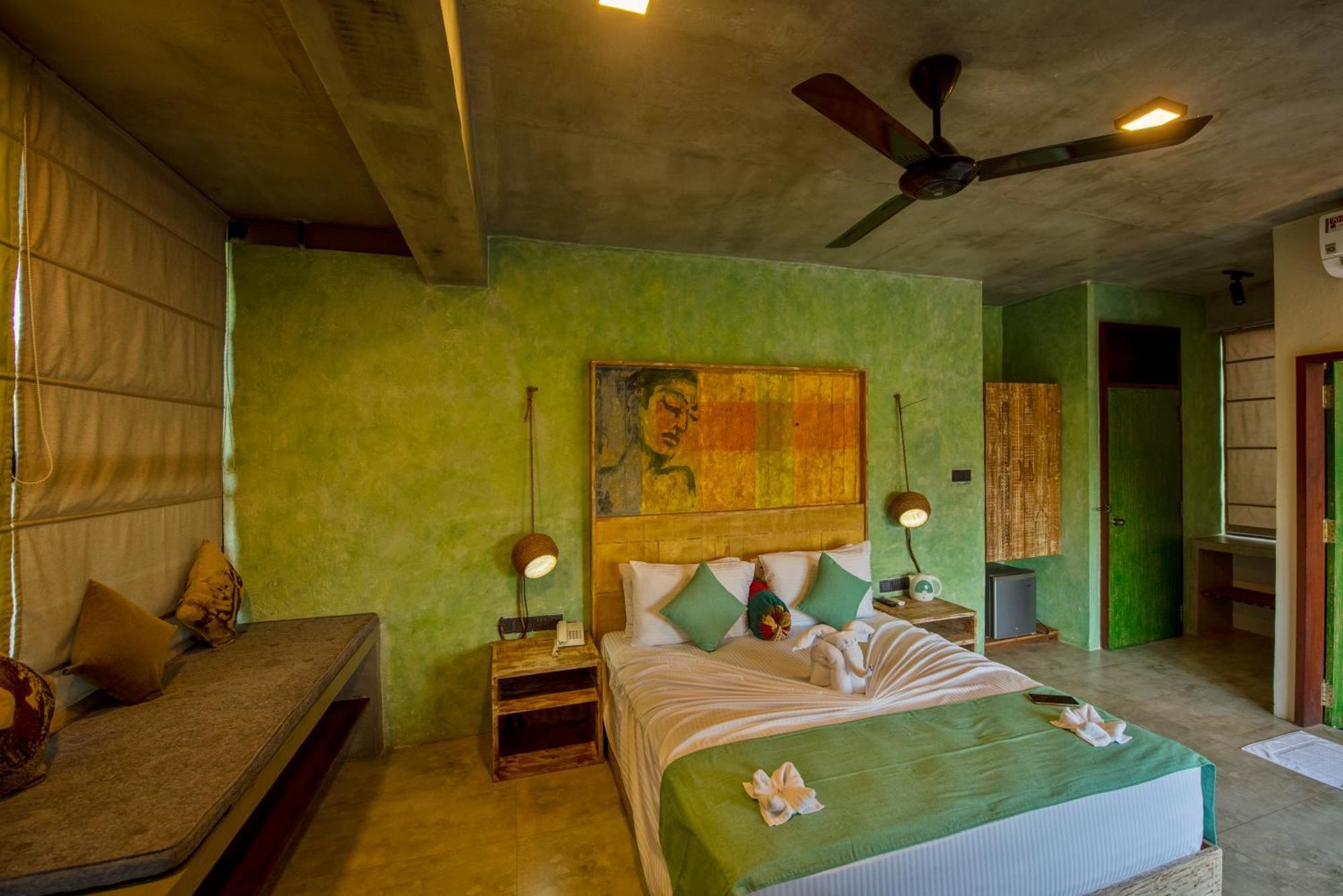 White Moon Resort Gampaha Esterno foto