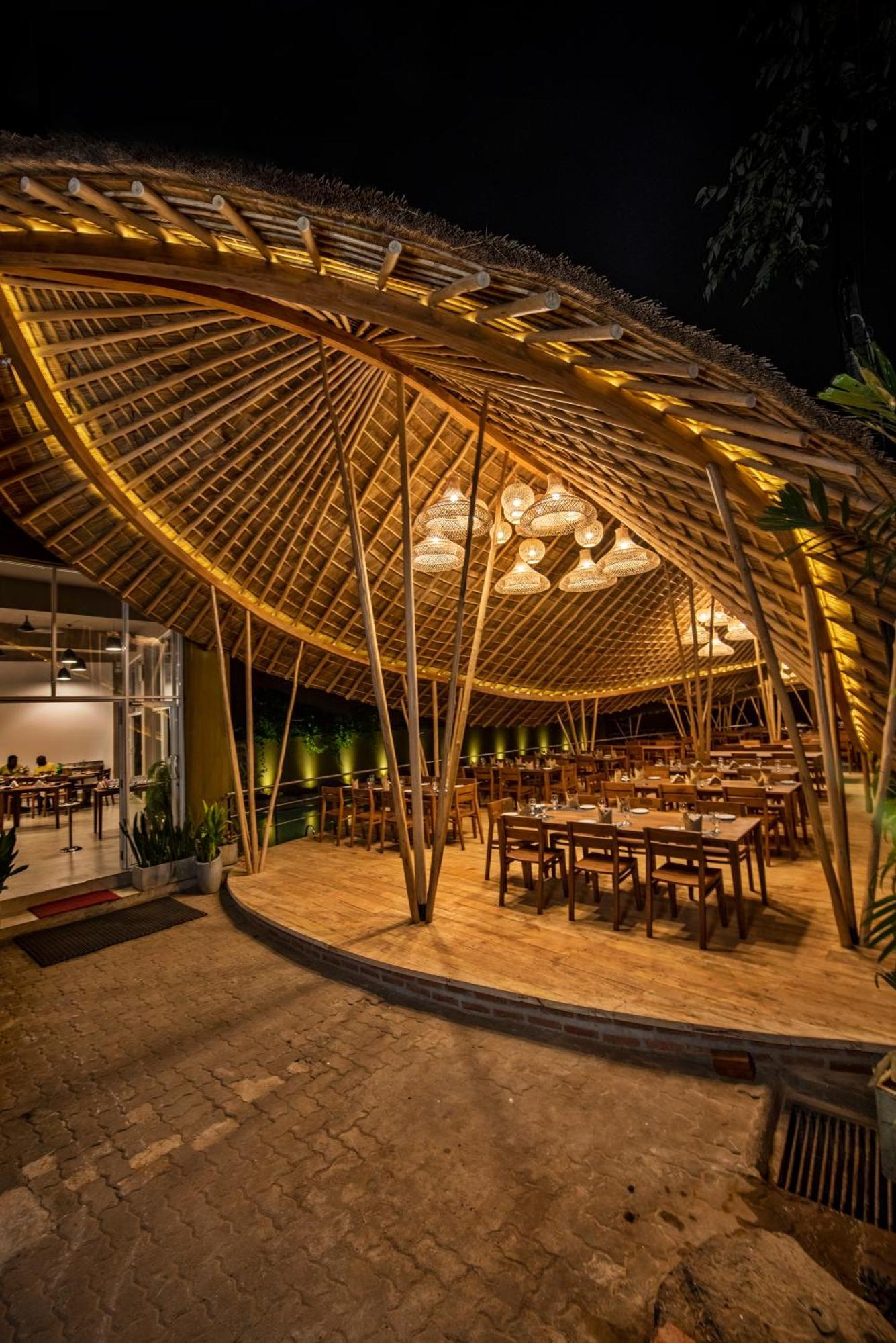 White Moon Resort Gampaha Esterno foto
